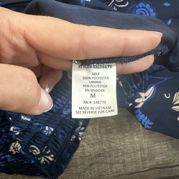 Sienna Sky Smocked Puff Sleeve Crop Top Women's Size Medium Blue Floral‎ NWT - Picture 5 of 7